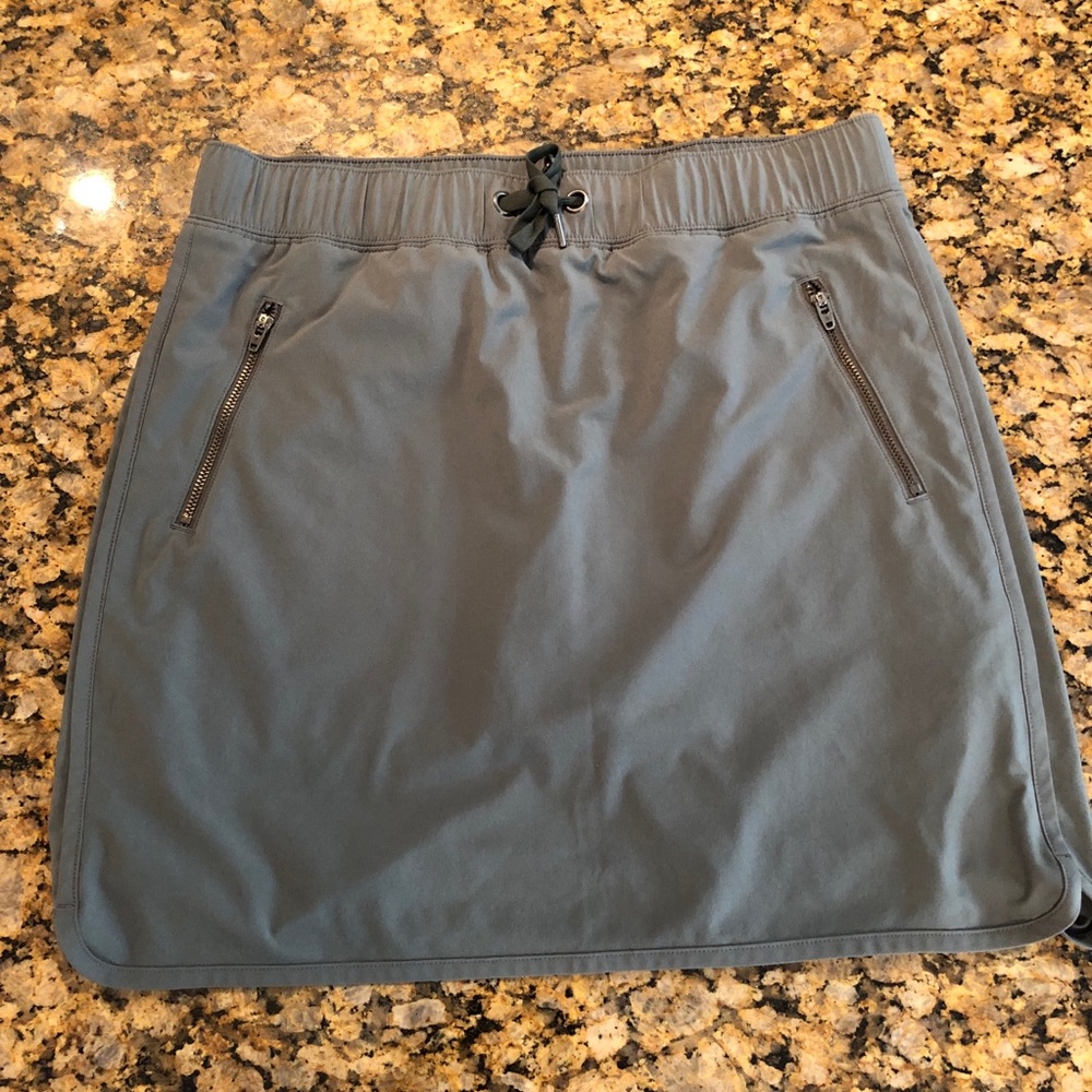 Athleta Stretch-In Skort Size Small Tall (ST)
